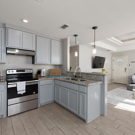 Cozy 3 Bed 2 Bath Apartment, Near Shopping Plazas, Expressway And Free Parking Edinburg Exterior photo